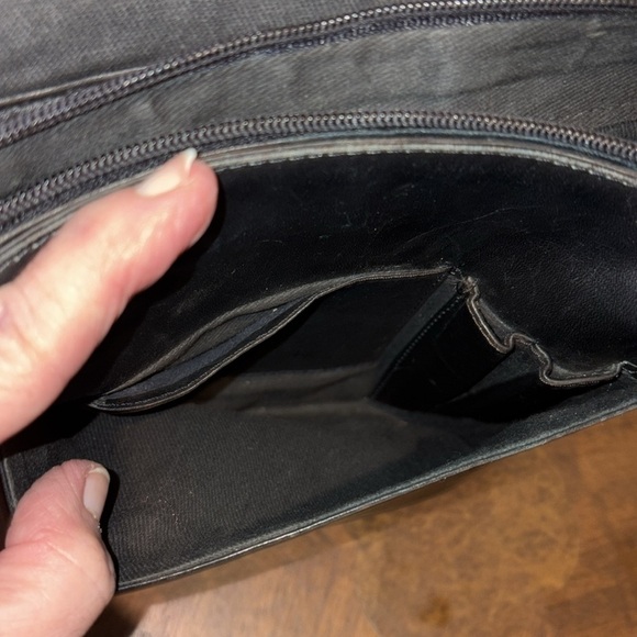 Kenneth Cole   Crossbody bag woven front leather Black /Silvertone back zip pock - Picture 12 of 17